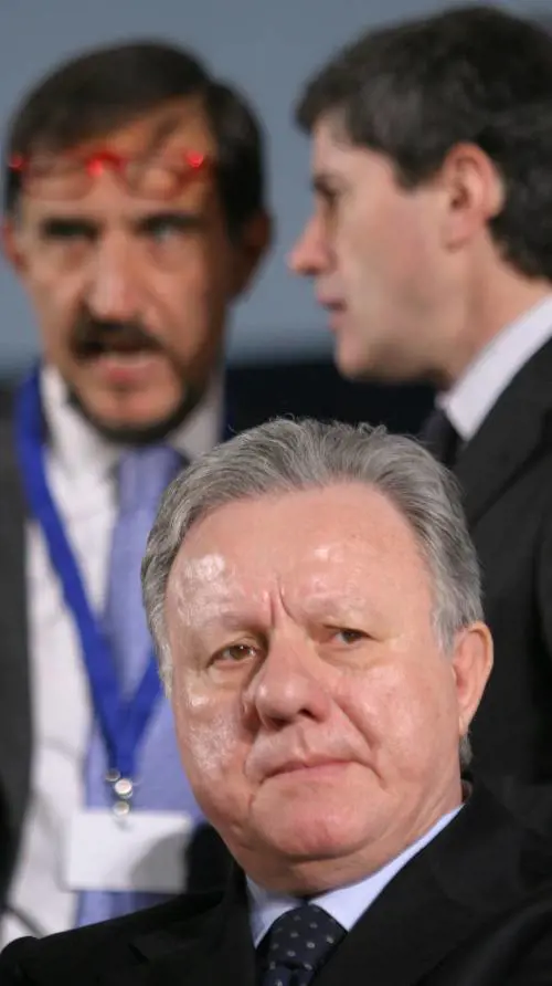 La Camera di commercio: in cinque anni aziende salite a 650. Milano prima in Italia nellindustria dellanticrimine. Sempre di più le guardie del corpo in gonnella Sicurezza, boom per le imprese milanesi Nel 2004 investiti 366 milioni: vanno forte impi