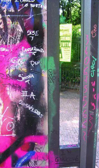 Soldi pubblici per dare ai grafomani uno spazio dove scrivere insulti