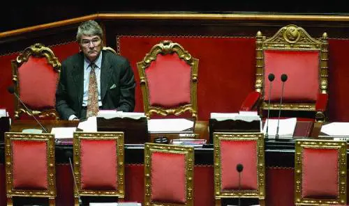 Municipalizzate troppo costose il sindaco dimezza gli stipendi