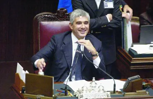 Fassino accerchiato dagli alleati: «Ci aggredite» 