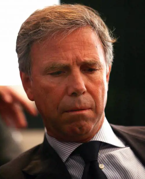 E il timido Ratzinger abbracciò i ragazzi di Karol