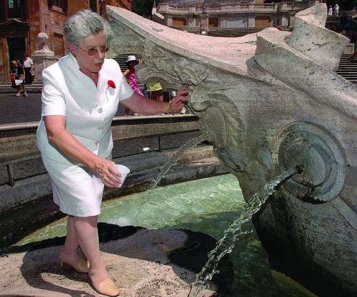 Acqua, rientra la psicosi. Al via le indagini