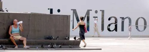 Berlusconi al lavoro per ampliare la Casa