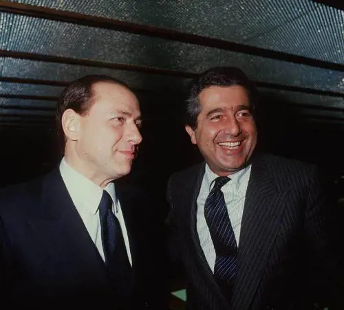 Serata galante con sorpresa Lei lo fa bere, poi lo deruba