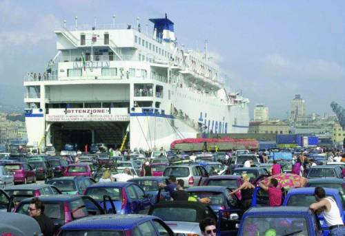 Traghetti  assediati: partenze «blindate» per trentamila turisti