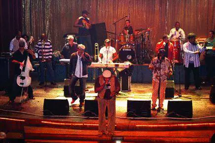 Los Van Van, la favola cubana continua