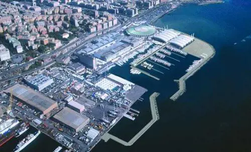Una darsena per mega yacht in Fiera