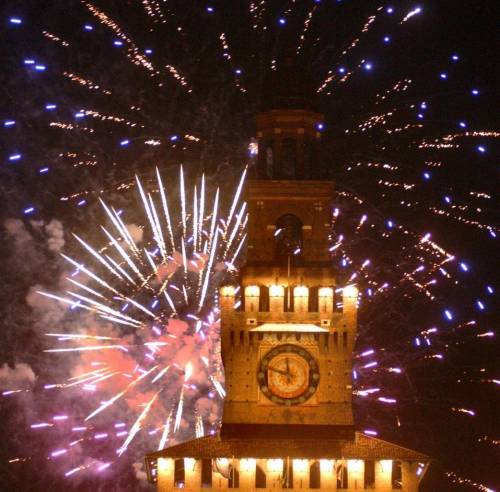 Tra fuochi e feste Ferragosto fa il pienone