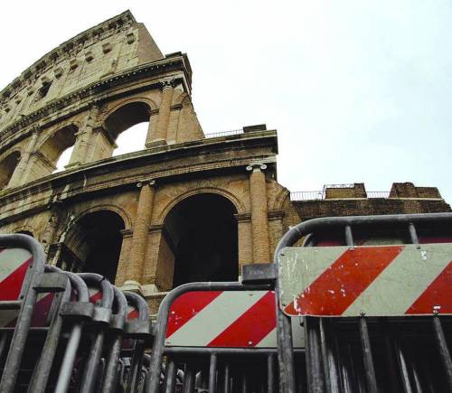 Novità al Colosseo: visitatori incanalati