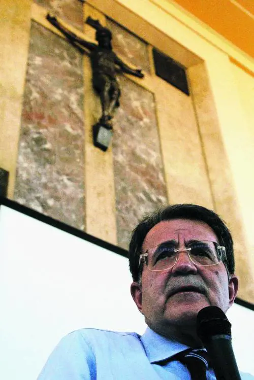 Raid alla festa dellUnità: danneggiati quattro stand