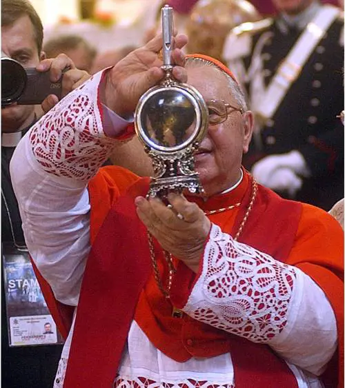 Toglie il gesso poi torna a casa e muore