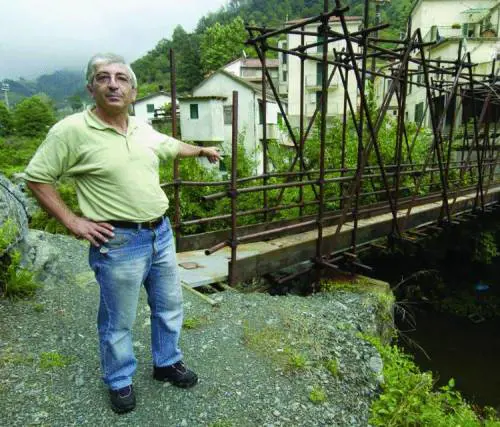 «Da dodici anni aspettiamo il ponte vero»