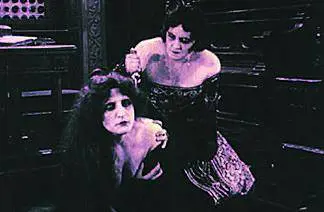 Prima appiccava il fuoco poi chiamava il 115