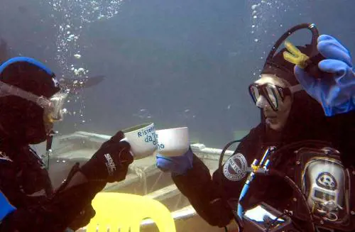 Penati diserta  il gala del Comune e va in discoteca