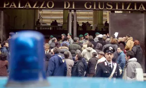 Solari, una statua  Farfalla Materazzi