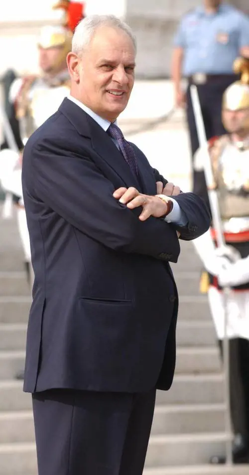 «Chiudere gli sportelli-casa  municipali gestiti da Action»