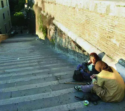 Sotto la tettoia si spacca Cogoleto