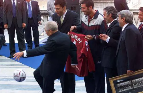 Bpi, Gronchi volta pagina