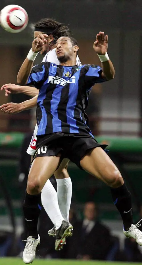 Alitalia, Intesa dice sì  e punta 100 milioni