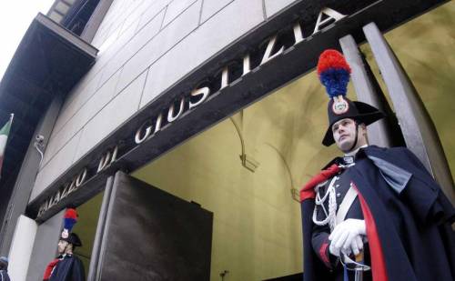 Genoa, i tifosi «segnalano» i pm in procura