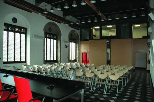 Da villa di campagna a centro congressi