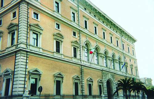 Cinque giorni d’indagini per svelare chi vuole ammazzare il «giallo»