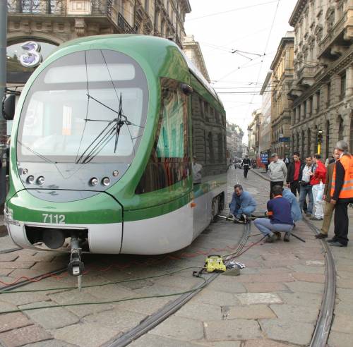 Cordusio, ancora un tram deragliato
