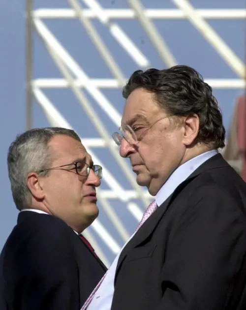 AllIdroscalo scatta lallarme: pronti gli anfibi dei pompieri