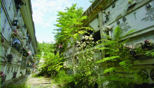 Rischiano il crollo anche i muri dei nuovi cimiteri