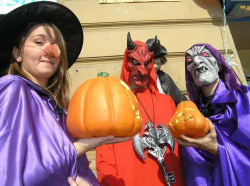 La notte di Halloween a spasso nei paesi infestati dalle streghe