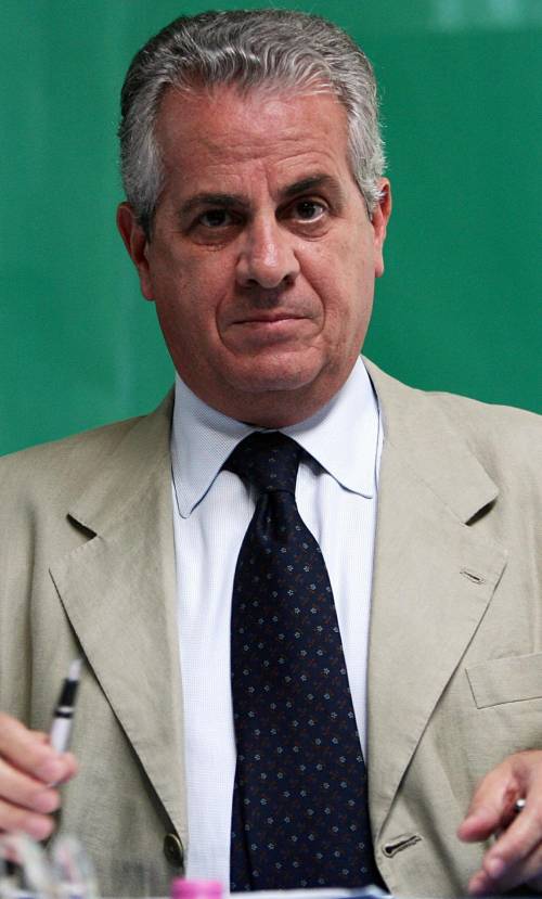Il ministro diventa cicerone tra gli aeroplani di Albenga