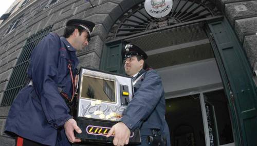 Signora distinta perde ai videopoker e si vendica di notte incendiando i bar