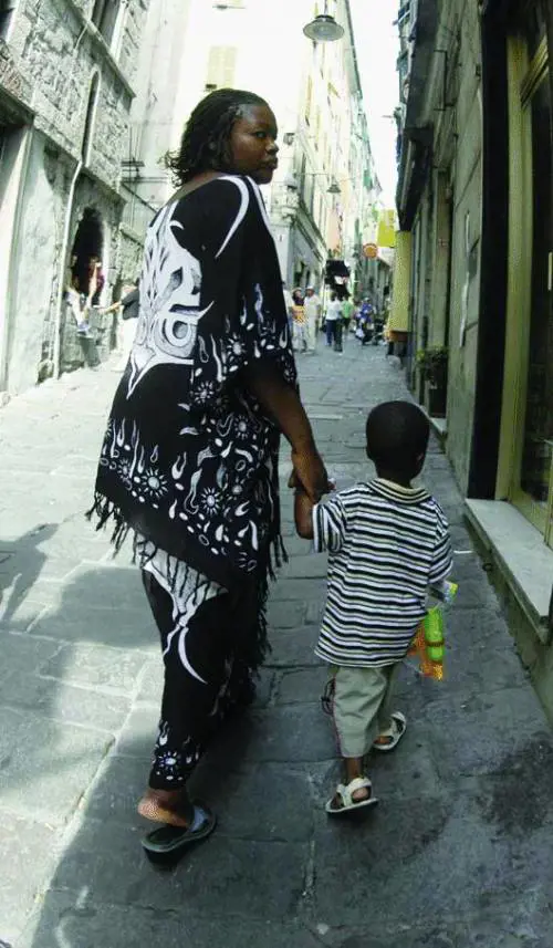 Clandestini in fuga dai  carruggi invadono le periferie del ponente