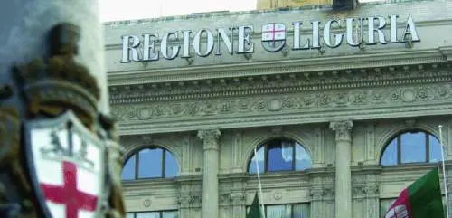 Fiumi di parole per seppellire le tasse