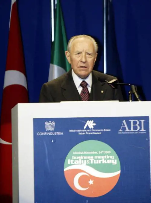 Nella foiba mucchi dossa e piastrine