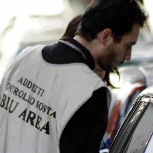 Blu area, il giorno delle prime multe