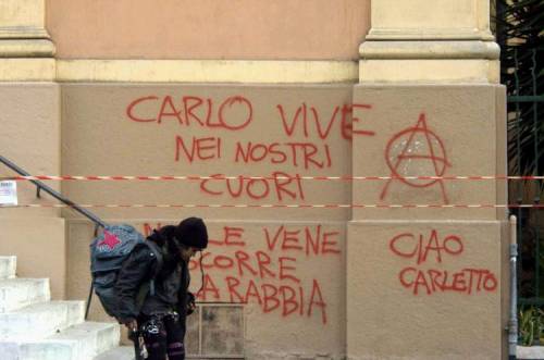 Odiano le pellicce ma imbrattano la chiesa