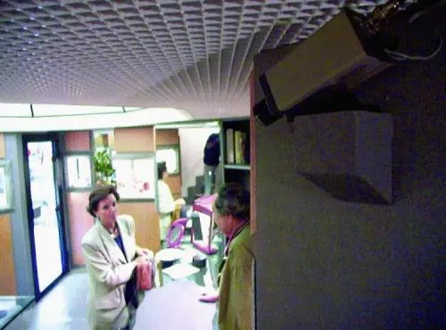 Un occhio elettronico vigila dal satellite sui regali dei genovesi