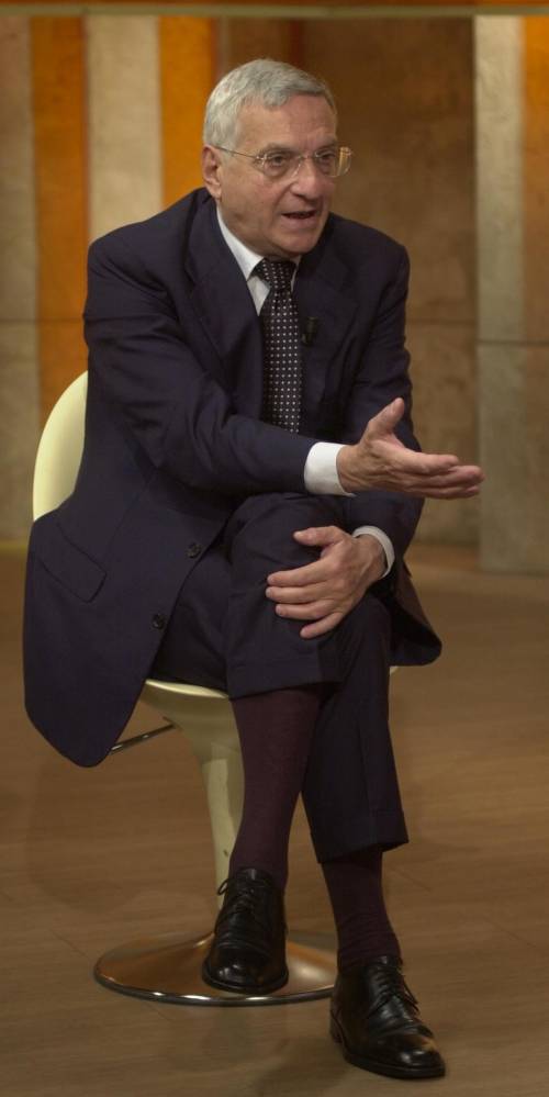 Minacciata con un coltello e rapinata