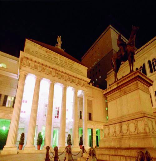 La storia dà a Carlo Felice il diritto a «tenersi» il teatro