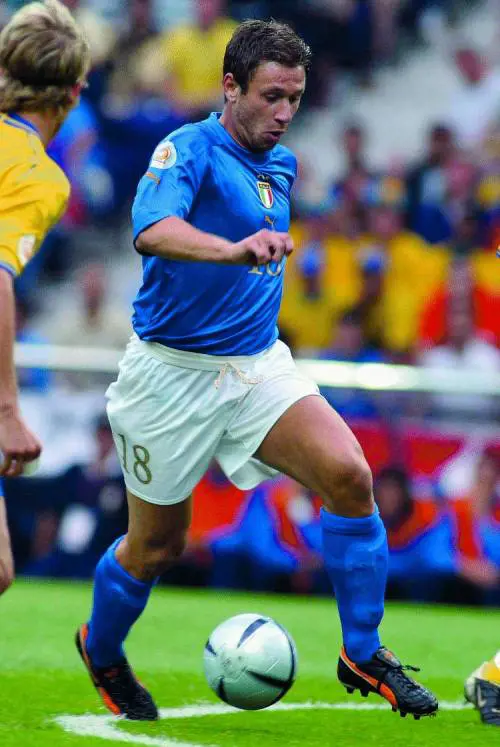 Il leader diessino condivide le affermazioni del presidente di Confindustria sul rilancio della competitività e viene attaccato dal segretario di Rifondazione Bertinotti «licenzia» lasse Fassino-Montezemolo