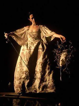 I tifosi buoni salvano il club