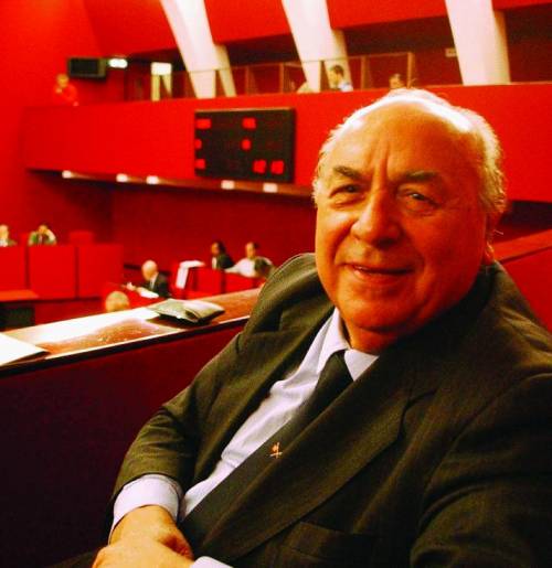 Scomparsi soldi, cappotto e scarpe di Magnani