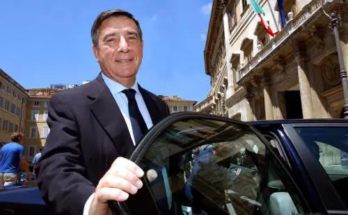 Parigi in crisi saffida ai «remake»