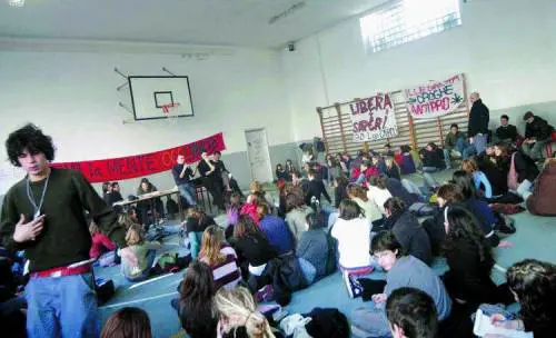 Rom «arruolati» per la protesta dei centri sociali