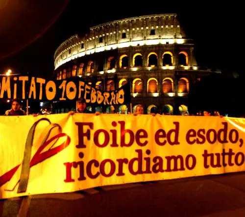 Auto in sosta  parte da sola: coppia travolta