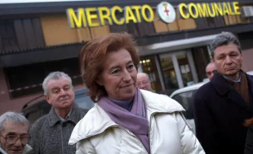 Risate al funerale, la sinistra accusa chi sindigna