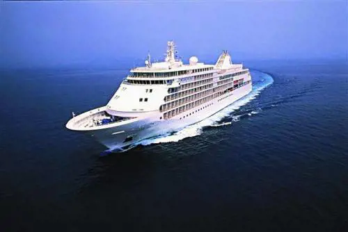 Cenerentola incanta anche appesa a un filo