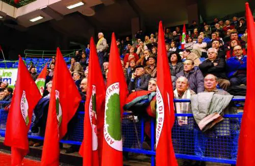 La Lega: «I phone center sono fuori controllo»