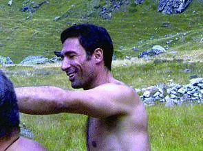 Calissano sulla tomba del padre